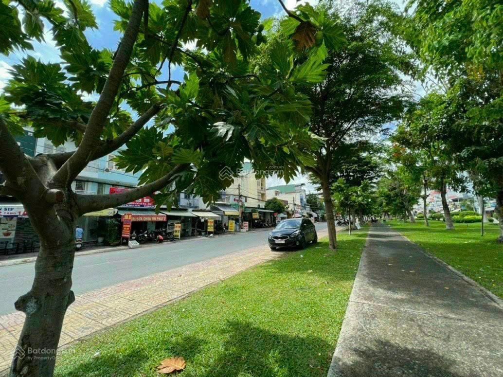 Bán nhà mặt tiền Lưu Chí Hiếu, DT 4.5mx11m, 2 tầng kiên cố, đường Công Viên,Ngay trường Công Thương