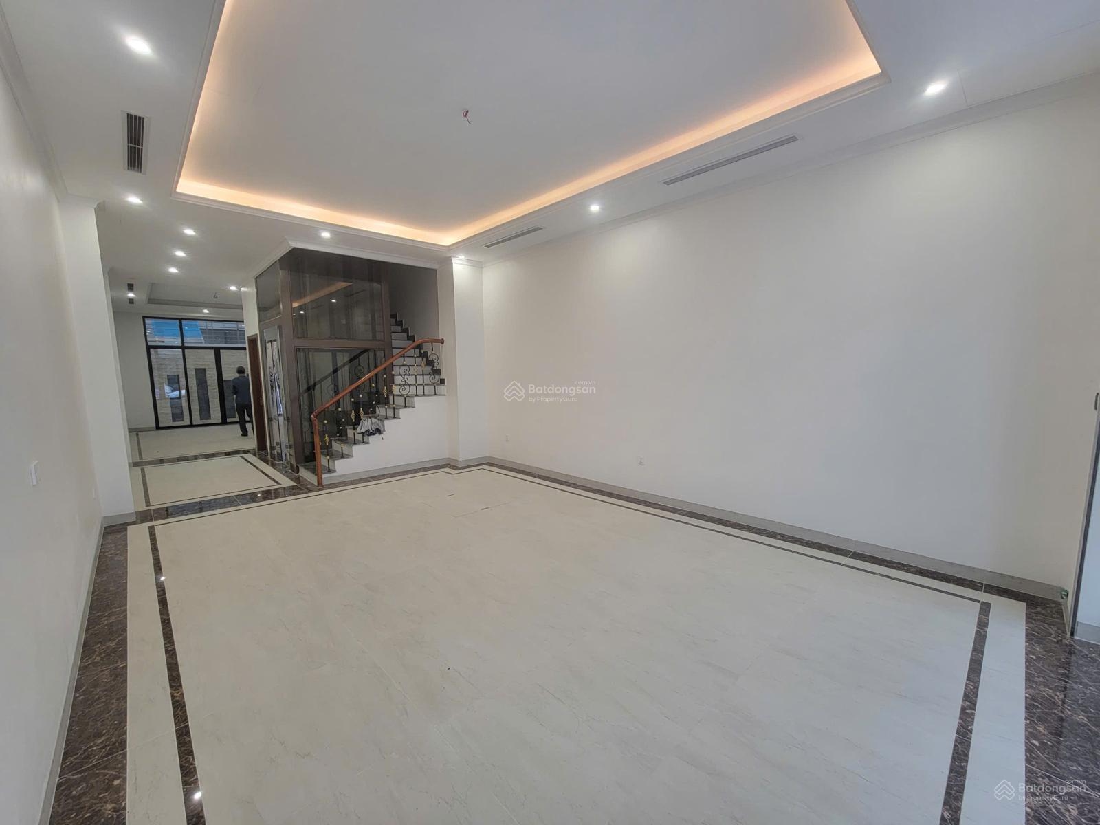 Tôi cần cho thuê gấp liền kề tại đường Tân Mai 110m2 x 5 tầng có thang máy