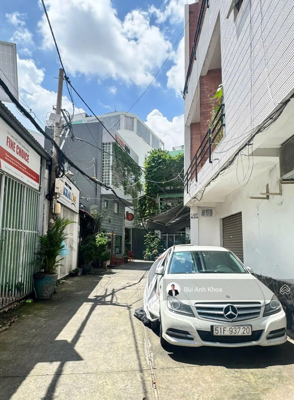 Xe hơi đậu trong nhà Điện Biên Phủ, Q1 (5,5 x 14m) 3 tầng mới, full nội thất. Chỉ 13 tỷ TL Xe hơi đậu trong nhà Điện Biên Phủ, Q1 (5,5 x 14m) 3 tầng mới, full nội thất. Chỉ 13 tỷ TL