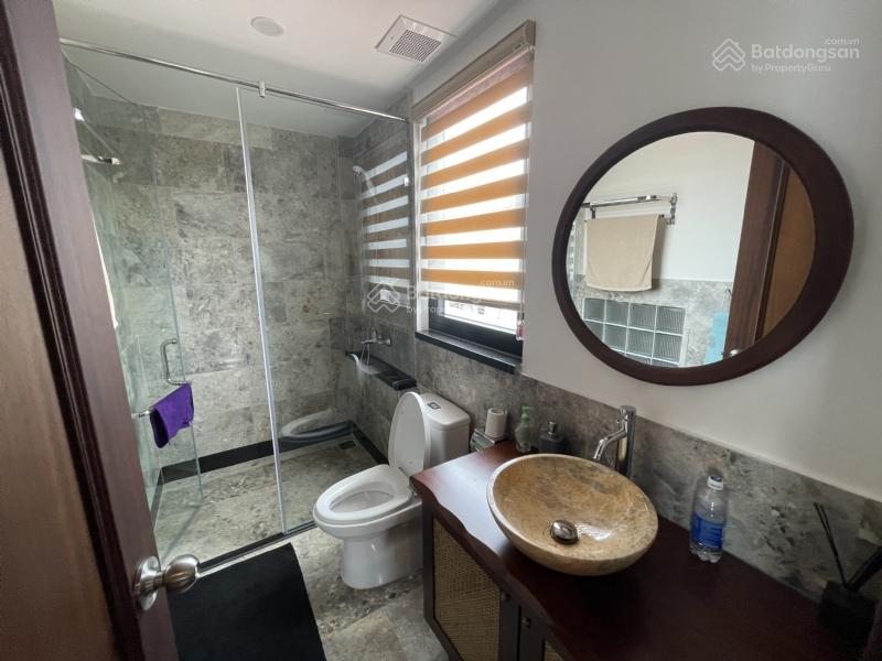 Bán toà nhà 9 tầng lô góc dt 131m2, mt 9m view Hồ Tây đẹp