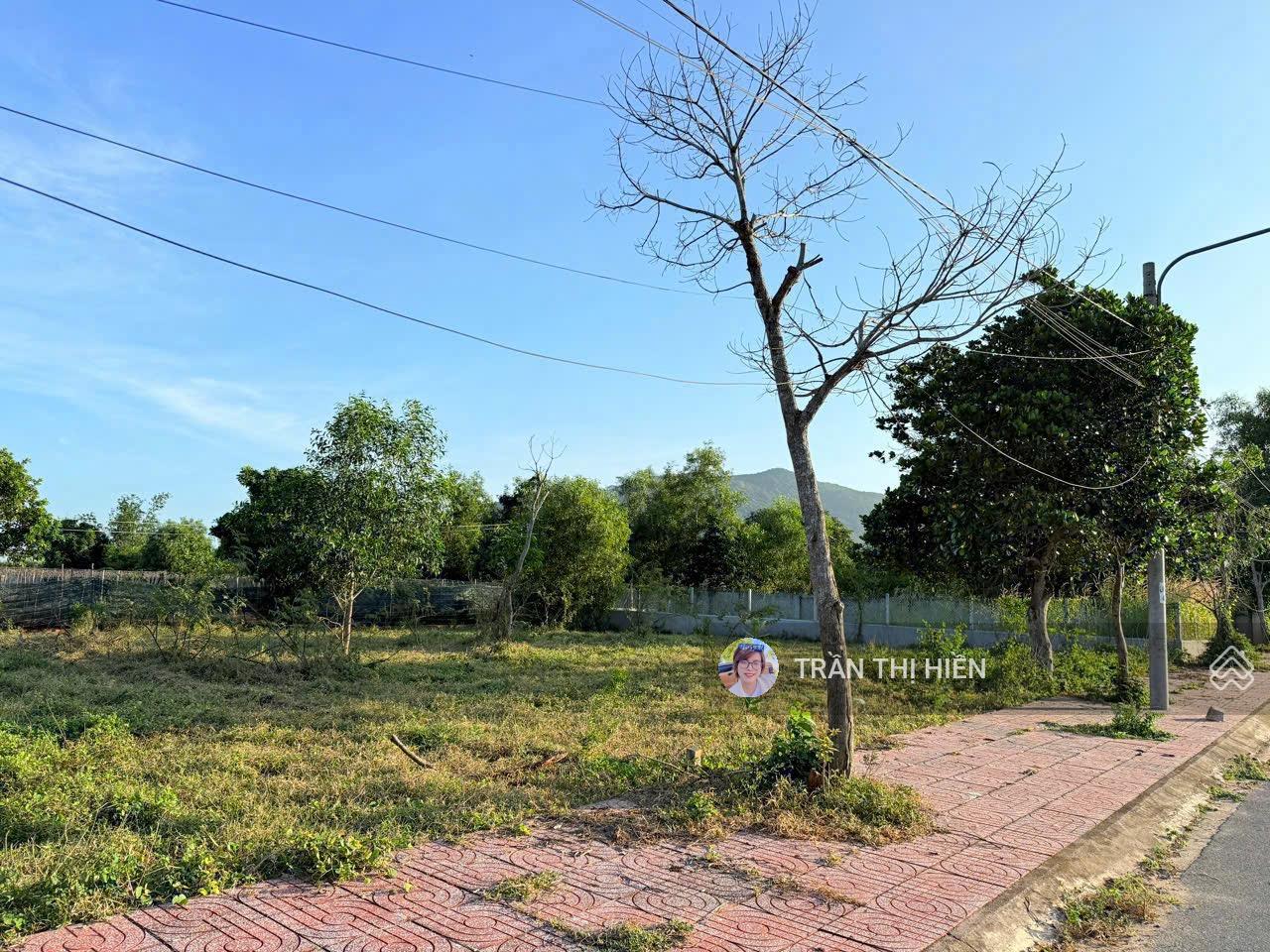 Thị trấn Phước Hải - BRVT; view núi hồ siêu đẹp - 234m2 - ngang 10x24m - sẵn 100m2 thổ cư gần biển