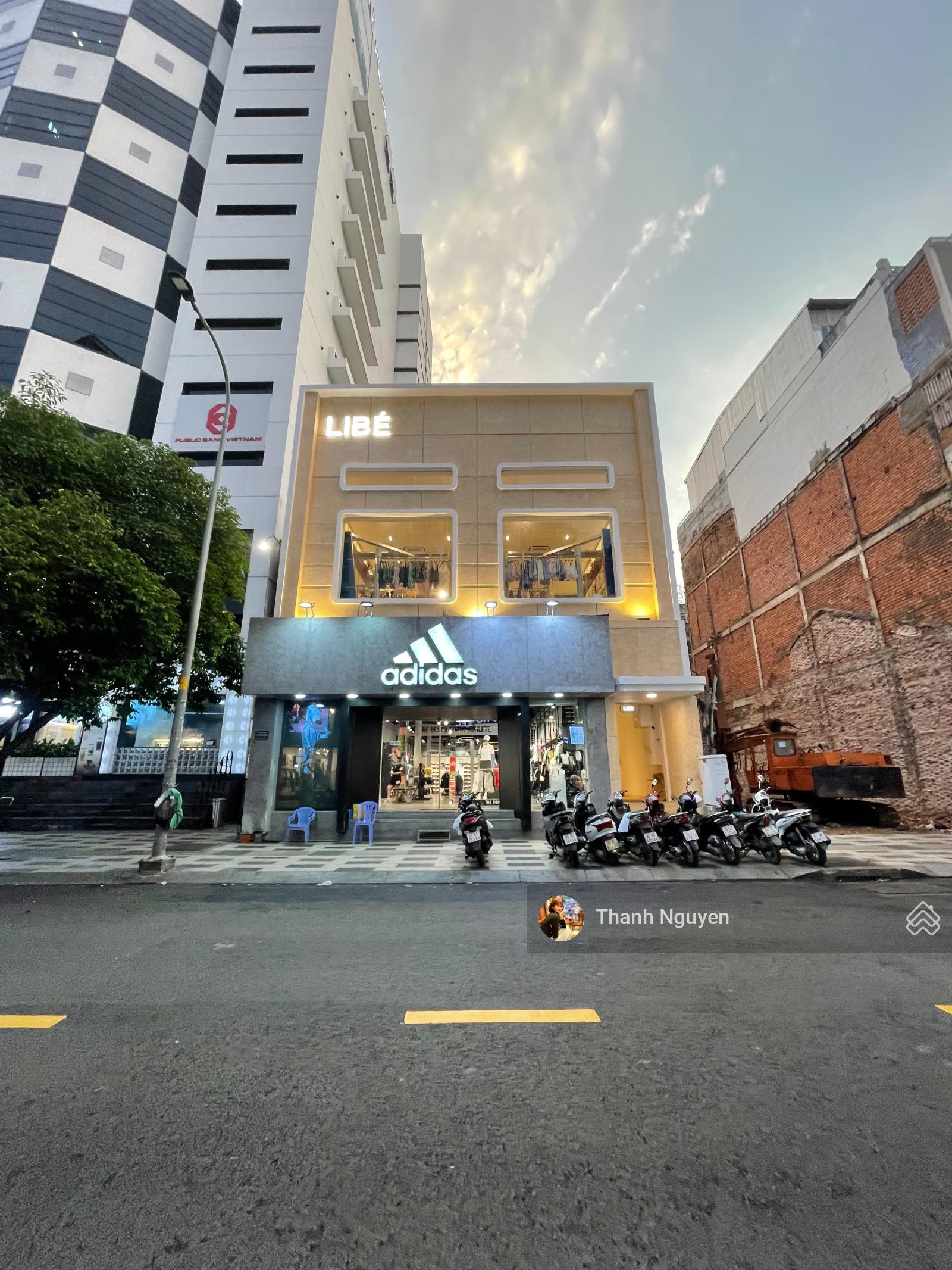 Bề ngang rộng đẹp - MT Huỳnh Văn Bánh, Phú Nhuận - 10x14m - 3 Tầng - HĐT 80 triệu - giá 47 tỷ Bề ngang rộng đẹp - MT Huỳnh Văn Bánh, Phú Nhuận - 10x14m - 3 Tầng - HĐT 80 triệu - giá 47 tỷ