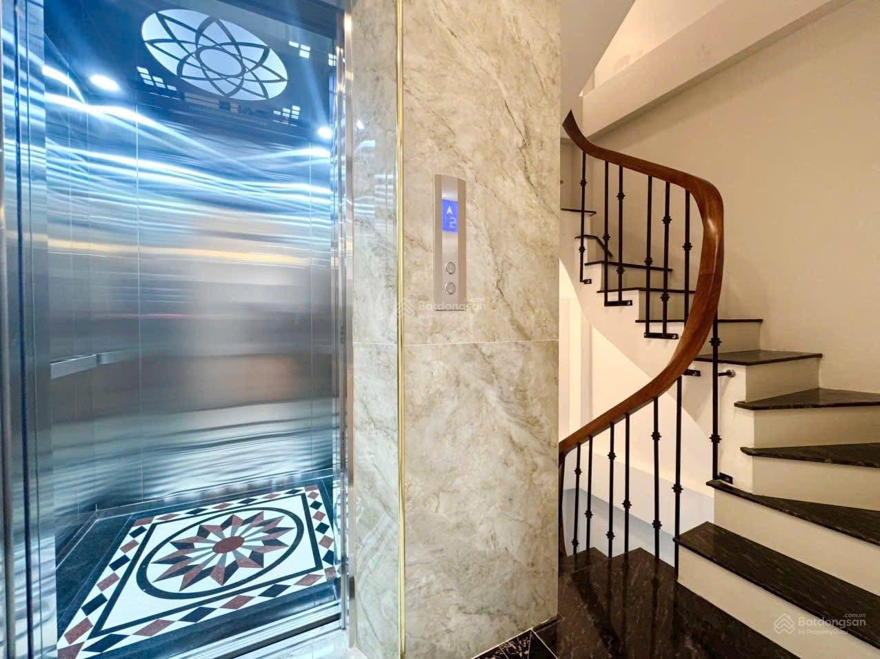 Chỉ từ 7 tỷ có ngay nhà Cổ Nhuế 33m2, 5 tầng - thang máy - sổ đỏ CC - Ngõ 2,5m