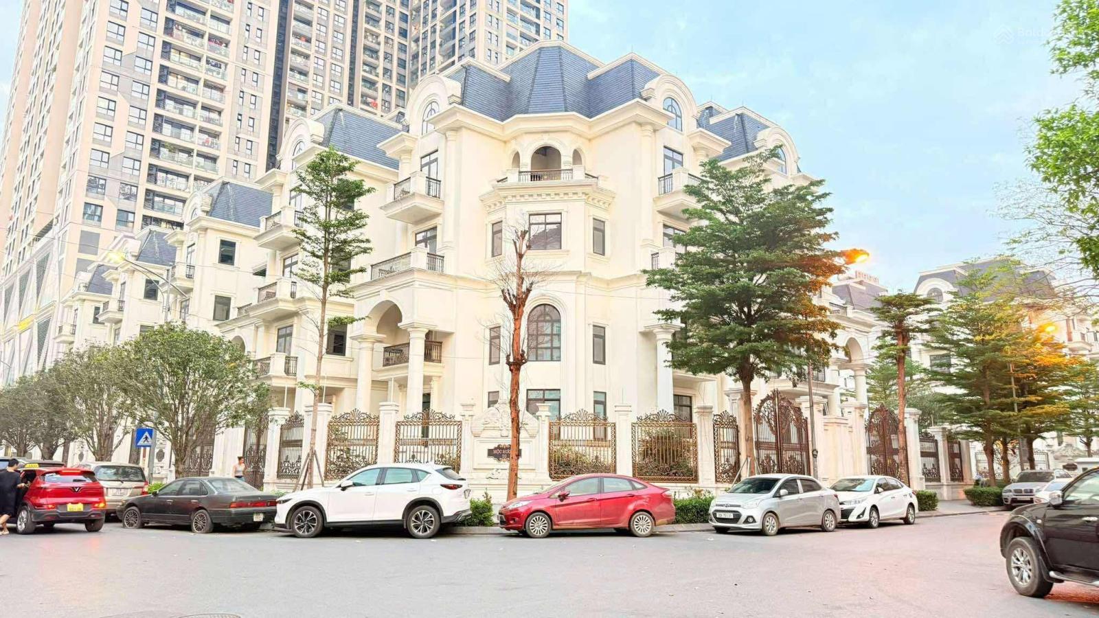 BÁN BIỆT THỰ MỸ ĐÌNH - LÔ GÓC - VIEW VƯỜN HOA - KINH DOANH TỐT. 160m2 x4T- MT22m - Giá 58 Tỷ.