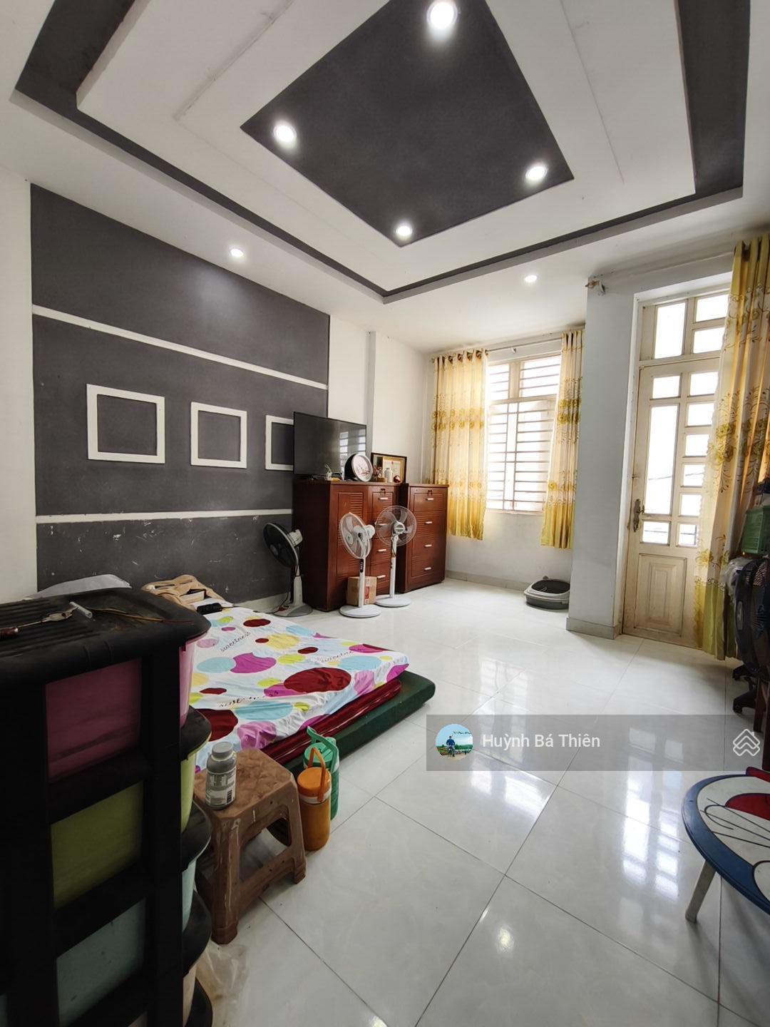 Nhà 1 trệt 2 lầu cách QL13 chỉ 300m kế KĐT Vạn Phúc. Tổng DT sử dụng 150m2 đường oto giá chỉ 6,8 tỷ Nhà 1 trệt 2 lầu cách QL13 chỉ 300m kế KĐT Vạn Phúc. Tổng DT sử dụng 150m2 đường oto giá chỉ 6,8 tỷ