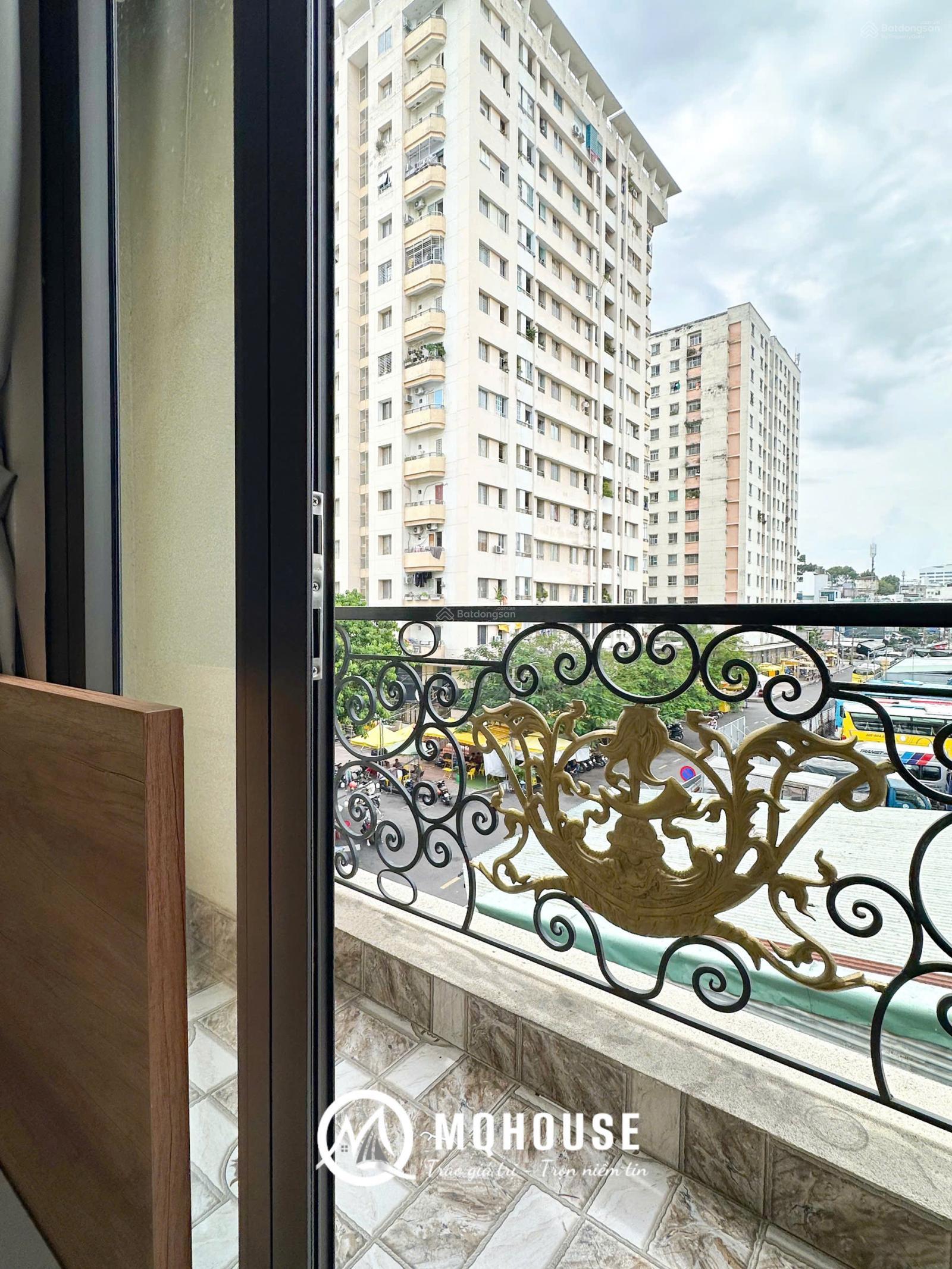 Phòng có gác, ban công, cửa sổ trời, full nội thất, 30m2, Vạn Hạnh Mall, cầu vượt 3/2, Hulfit, UEH