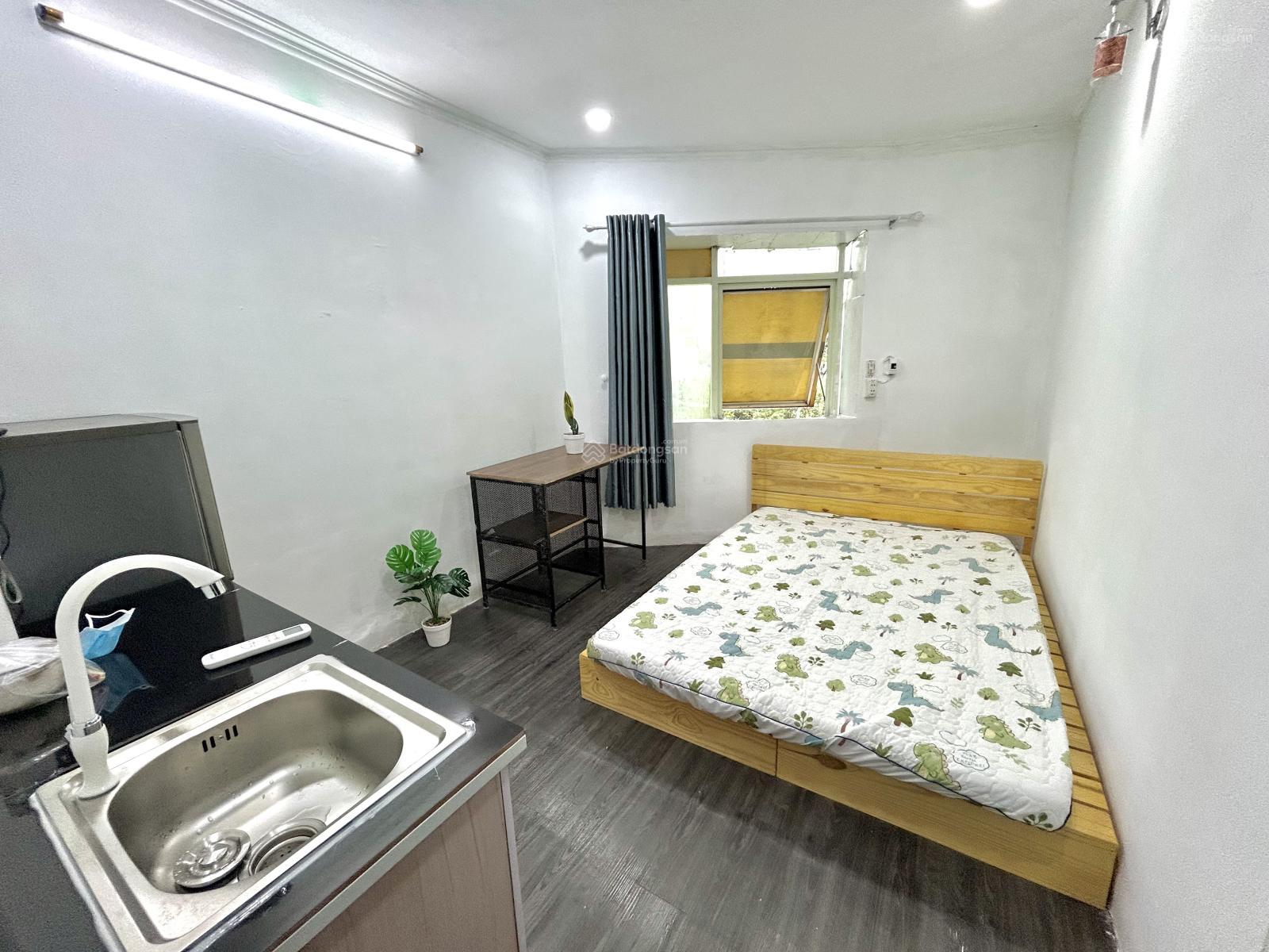 Phòng cửa sổ lớn mặt tiền bờ kè hoàng sa Phòng cửa sổ lớn mặt tiền bờ kè hoàng sa