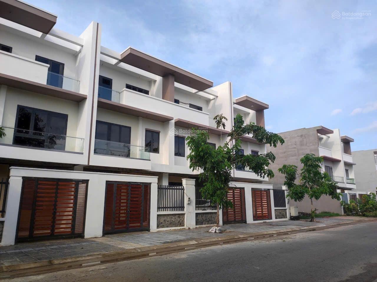 Bán gấp lô đất 141m2 Bà Rịa City Gate, ngay trung tâm Bà Rịa giá 2.150 tỷ. LH Phạm Yến 0775 707 ***