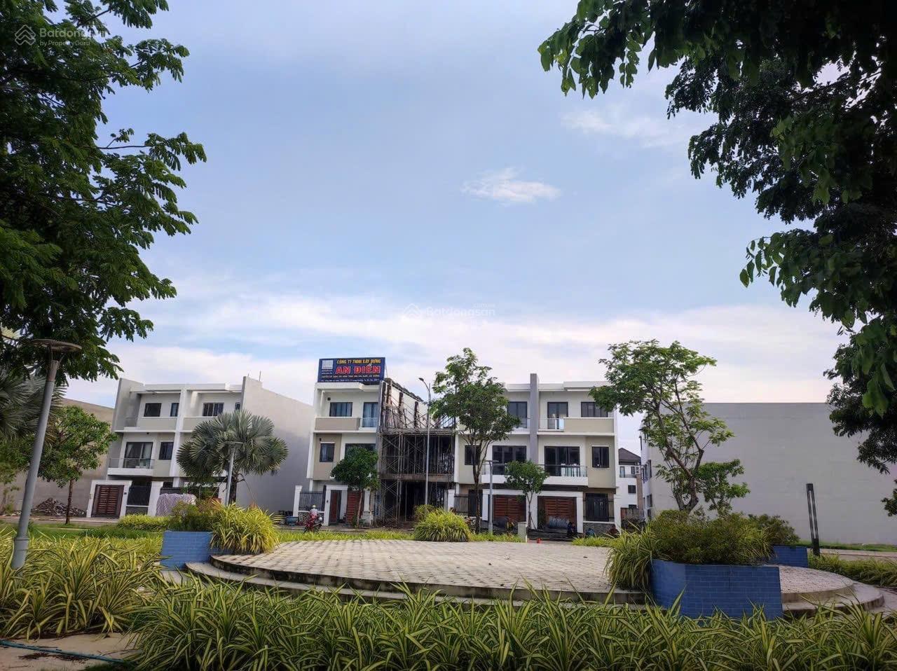 Bán gấp lô đất 141m2 Bà Rịa City Gate, ngay trung tâm Bà Rịa giá 2.150 tỷ. LH Phạm Yến 0775 707 ***