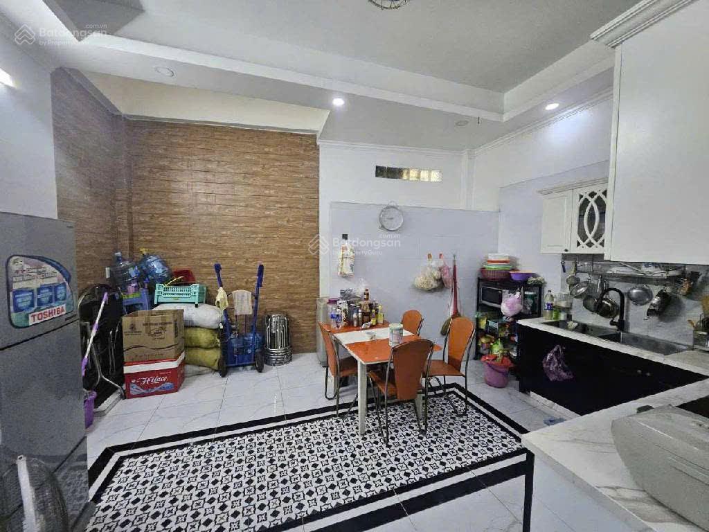 Bán nhà sát khu Tên Lửa 2 tầng 6 x 18,5m chỉ nhỉnh 8 tỷ hơn