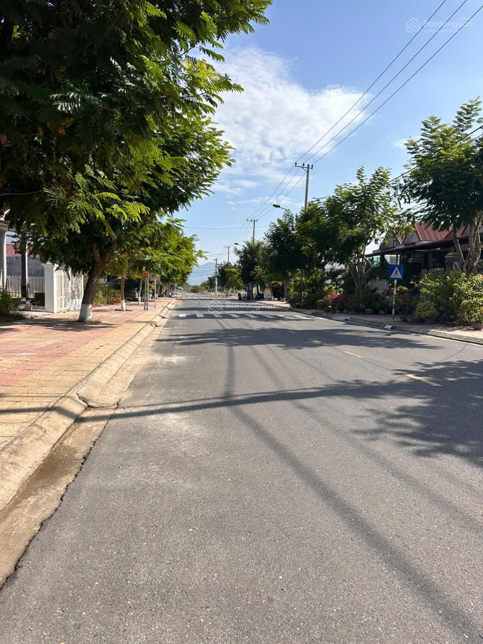 Chính chủ cần ra nhanh mặt tiền đường D3 khu K8 Cam Hải Đông. Lh 0798 347 ***