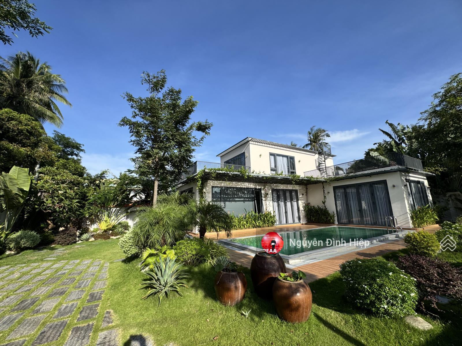 Bán villa biển 600m2 thổ cư lô góc đường Nguyễn Đình Chiểu, Hàm Tiến cách biển 50m