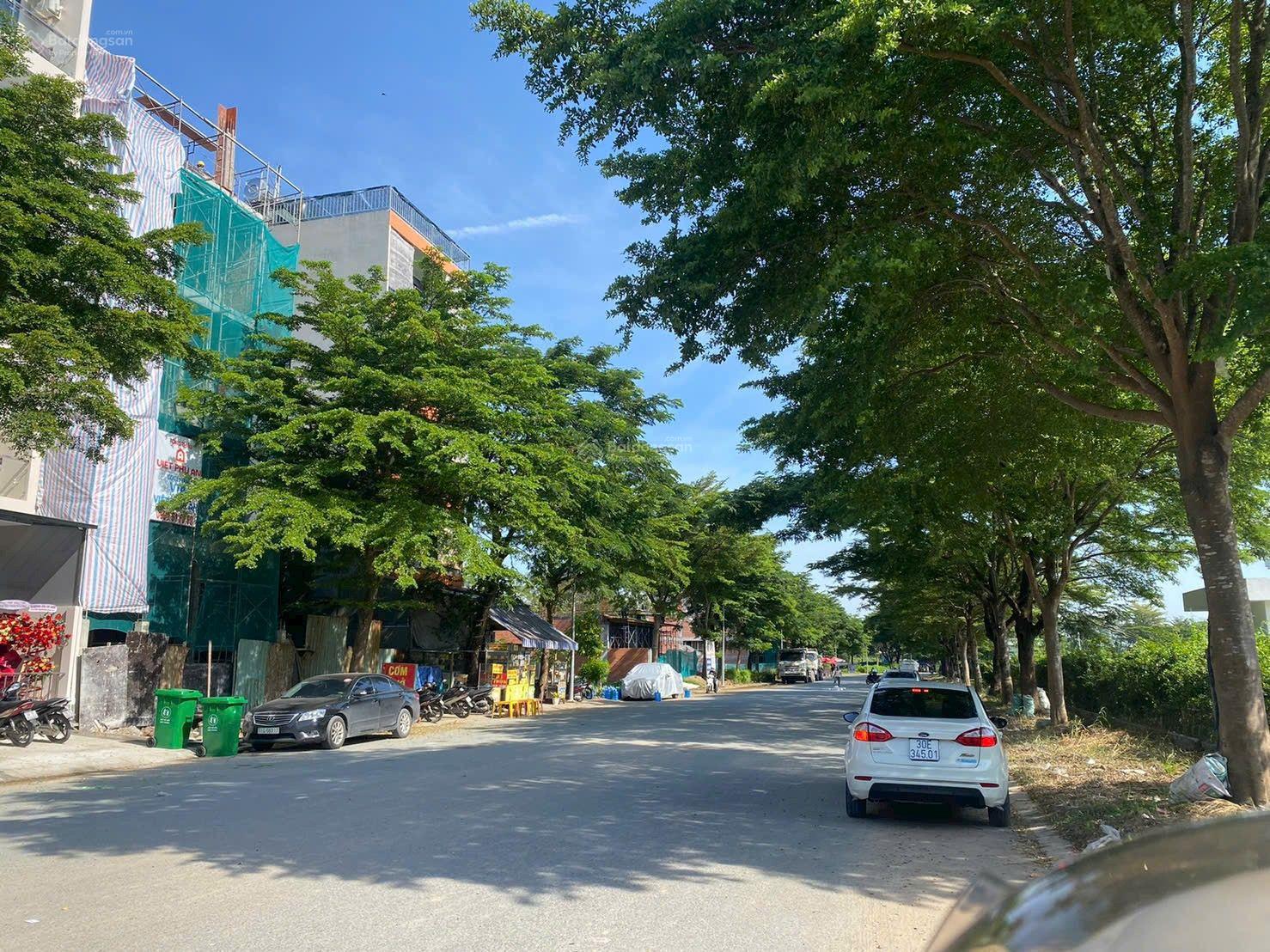 0933 941 *** em Trang. Lô 95m2 Khu dân cư nhơn đức Vạn Phát Hưng giá 4.6 tỷ