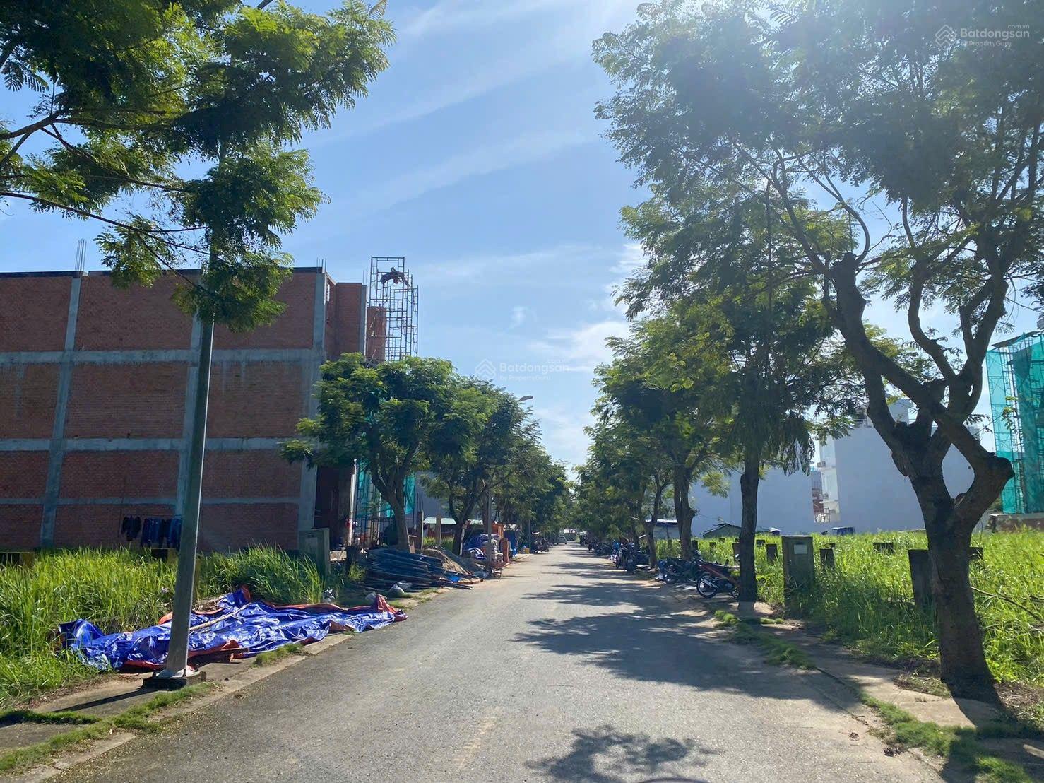 0933 941 *** em Trang. Lô 95m2 Khu dân cư nhơn đức Vạn Phát Hưng giá 4.6 tỷ