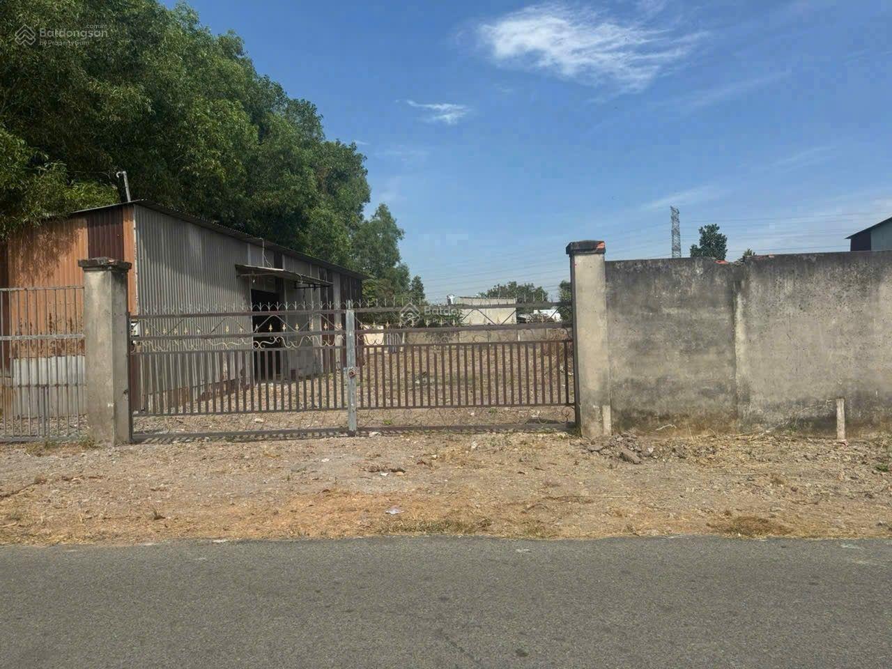 Bán Đất MT đường 489 xã phạm văn cội DT : 25 * 52m=1372m nở hậu có 433m Thổ cư giá chỉ có 9 tỷ