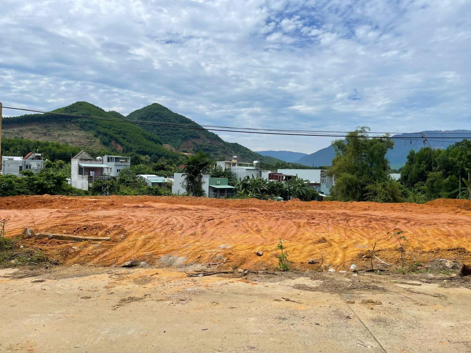 Bán lô đất trồng cây lâu năm 3850m2, gần sát đường DT 602, gần khu thương mại tự do