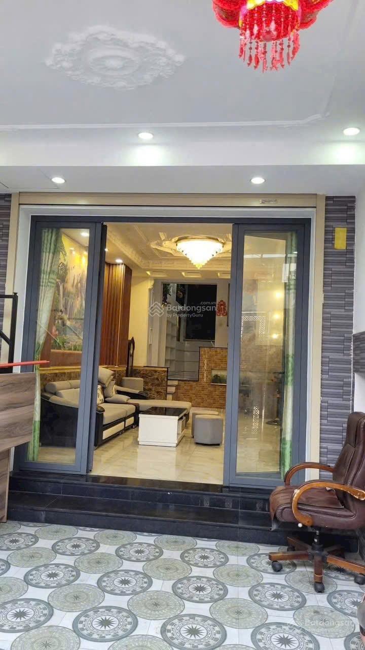 Nhà mặt tiền full nội thất 4.1*23m 3 lầu ST 4PN 5WC Nguyễn Duy Cung