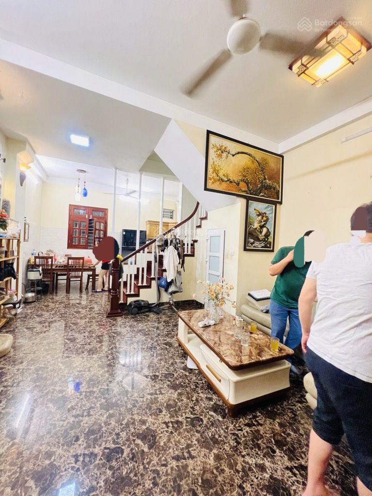 Hoàn Kiếm - nhà dân xây chắc chắn - 2 thoáng trước sau - ngõ rộng nông - cách hiếm mấy trăm mét Hoàn Kiếm - nhà dân xây chắc chắn - 2 thoáng trước sau - ngõ rộng nông - cách hiếm mấy trăm mét