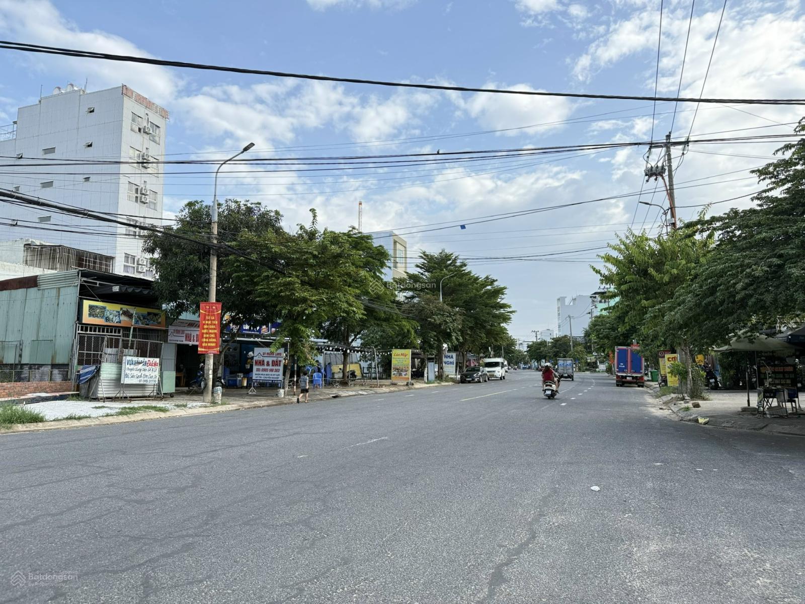 Bán lô góc 2 mặt tiền vị trí đẹp nhất khu Hà Kỳ Ngộ, cách biển chỉ vài bước chân.