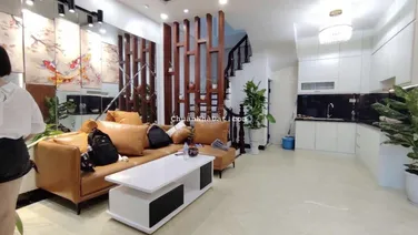 Bán nhà phố Nguyễn Lương Bằng. Dt:32m/4 tầng. Cách ô tô 30m. Nhà đẹp. Dân trí cao. Giá :6,7 tỷ