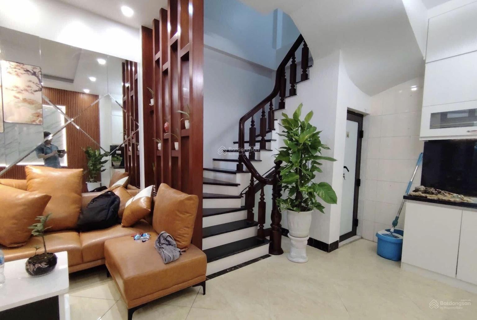 Bán nhà phố Nguyễn Lương Bằng. Dt:32m/4 tầng. Cách ô tô 30m. Nhà đẹp. Dân trí cao. Giá :6,7 tỷ Bán nhà phố Nguyễn Lương Bằng. Dt:32m/4 tầng. Cách ô tô 30m. Nhà đẹp. Dân trí cao. Giá :6,7 tỷ