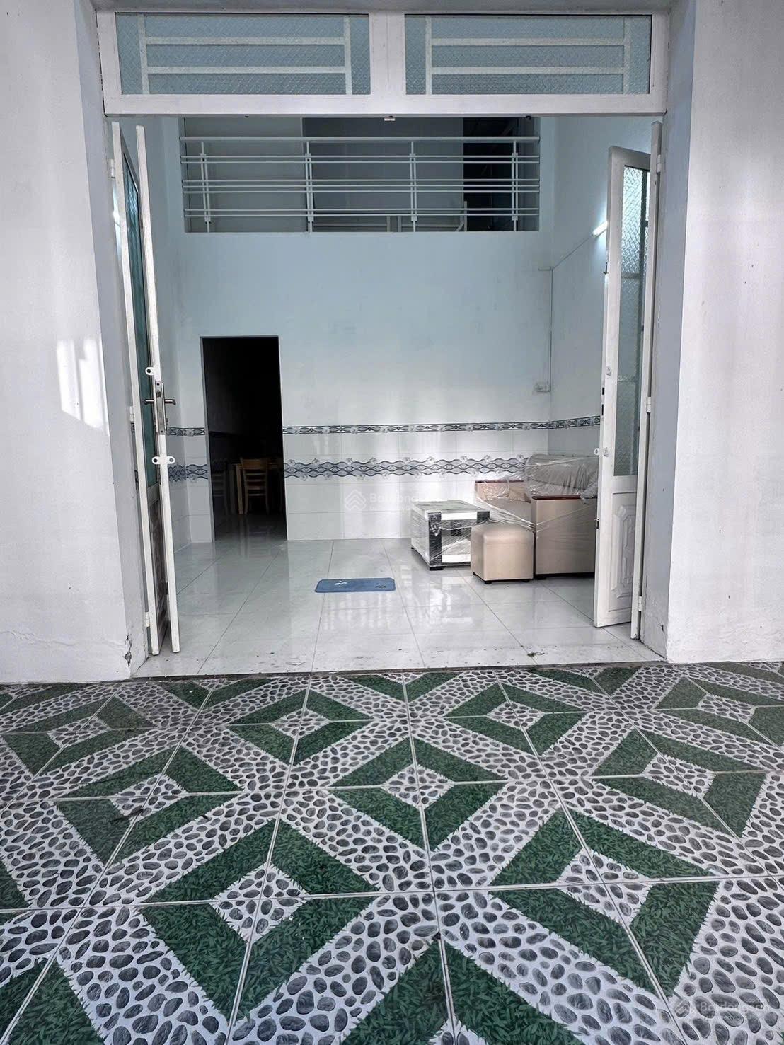 NHÀ 1 LỬNG GẦN CHỢ HƯNG LONG DỌN VÀO Ở NGAY. DT: 4x12.5 (50m).