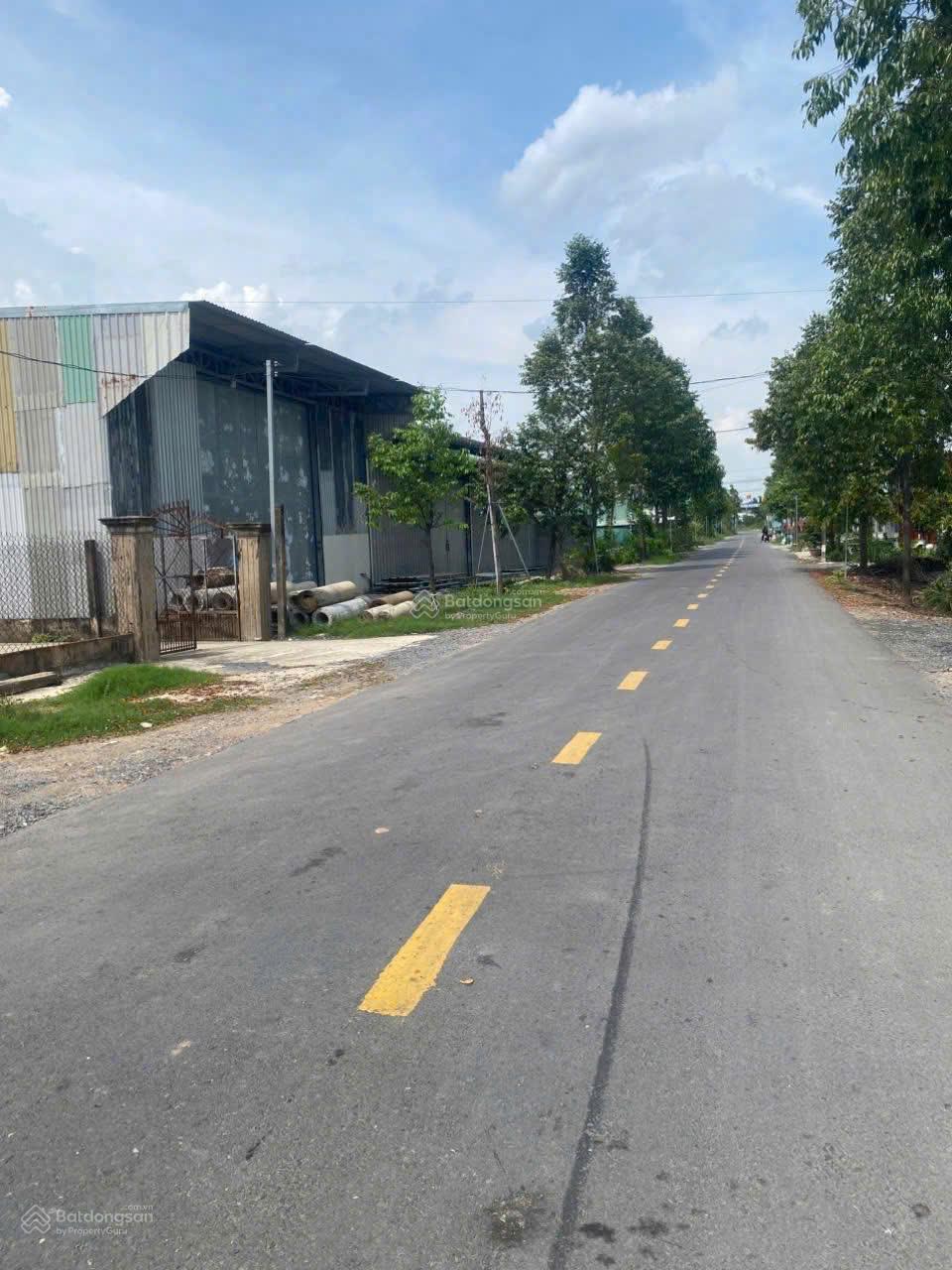 Chủ cần bán đất có sẵn kho. 1600m2 tại ấp 10 Lương Hòa, Bến Lức, Long An