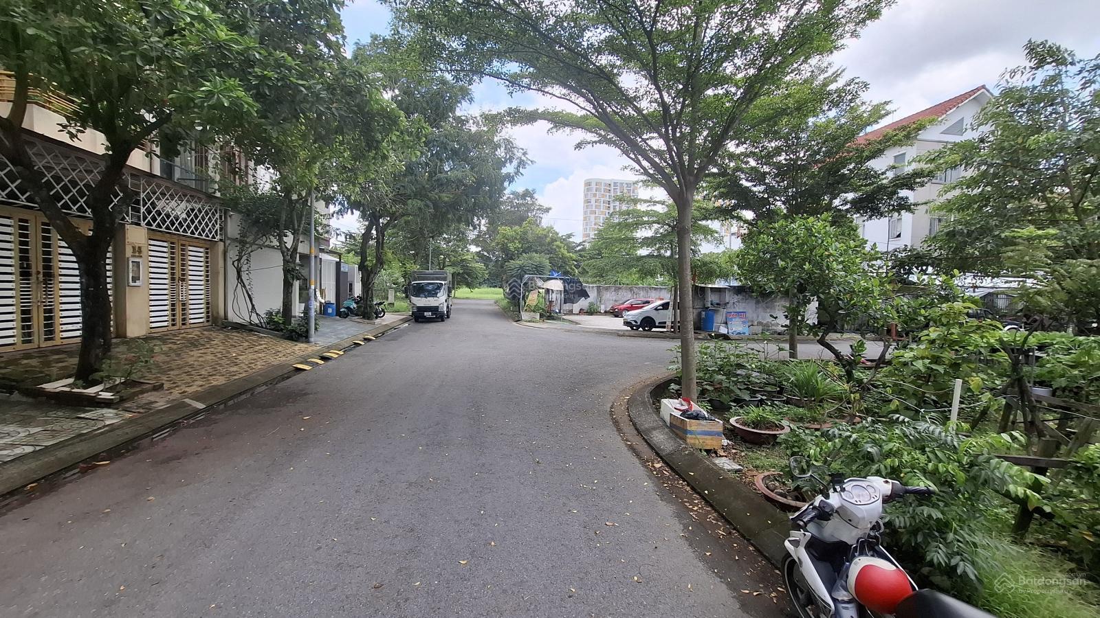 Bán gấp lô biệt thự góc 2 mặt tiền KDC Conic 13B. DT 14x18 (244m2) sổ hồng. Giá 65tr/m2