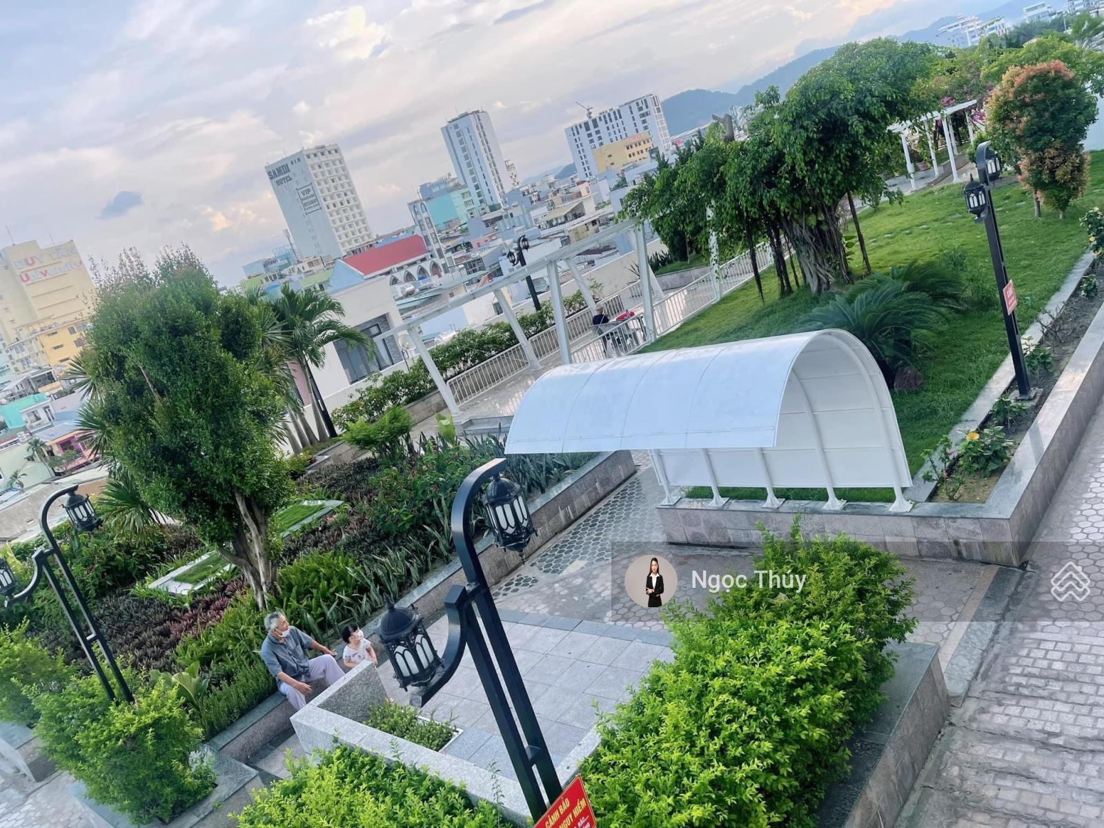 Chính chủ cần bán căn hộ HAGL 72 Hàm Nghi, trung tâm Đà Nẵng full nội thất, sổ hồng lâu dài