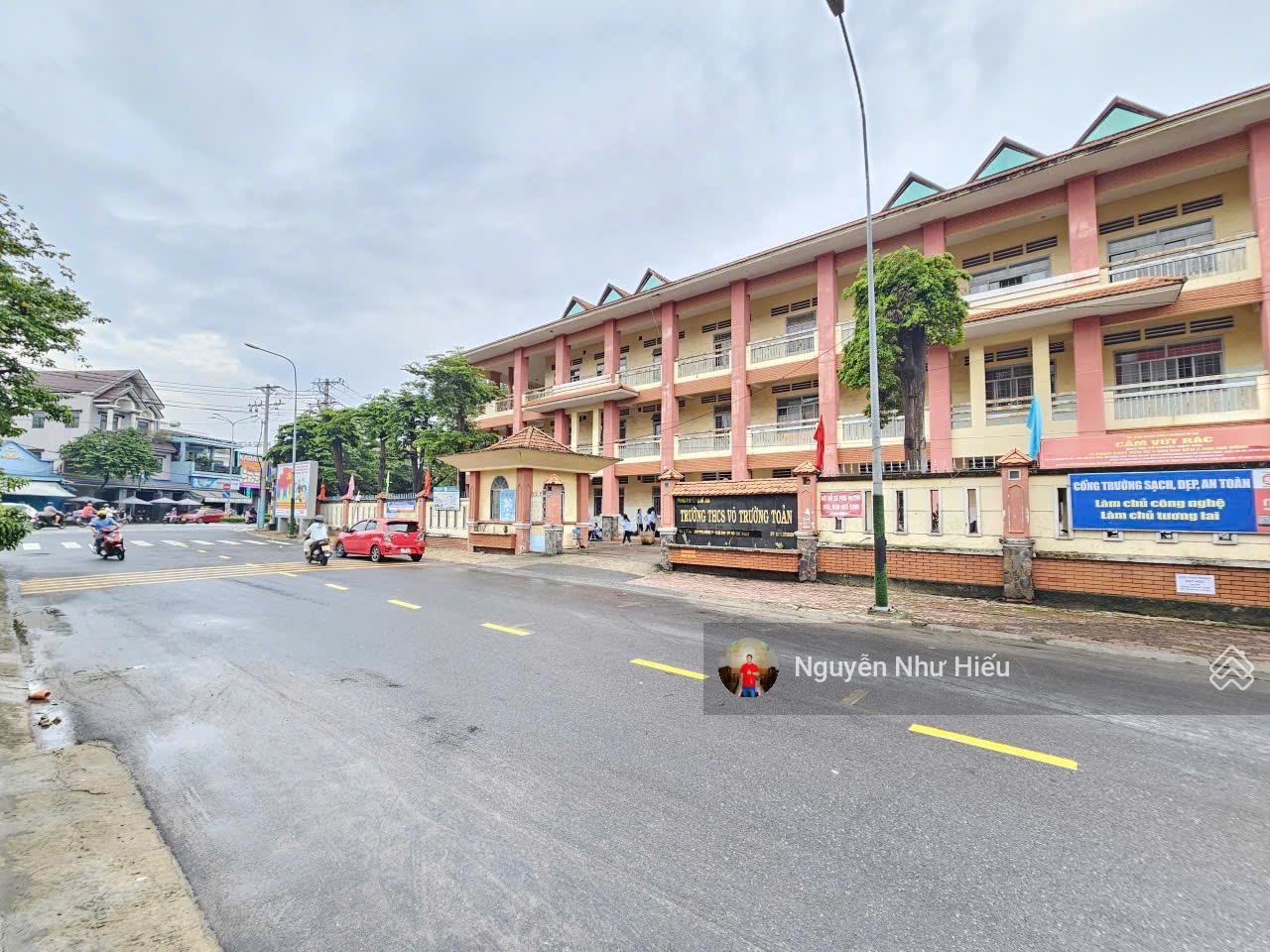 Bán nhà 1 hầm 1 trệt 3 lầu MT đường Số 3 trung tâm hành chính Dĩ An P. Dĩ An TP. Dĩ An