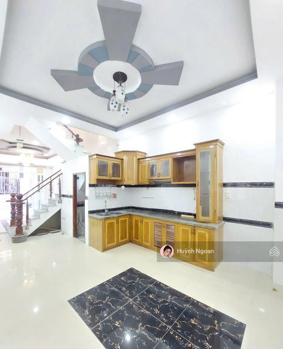 Bán nhà căn góc đường Huỳnh Thị Đồng Nhà Bè hẻm xe hơi (1979 cũ) DT 59m2 giá 6tỷ200. LH 0909 519 ***