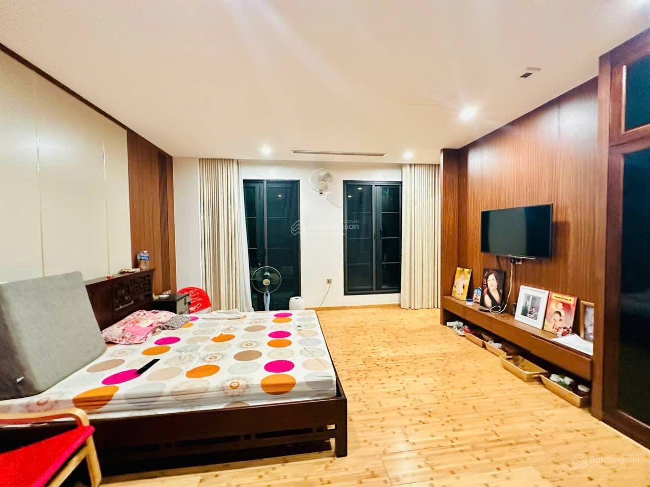 Gía tốt! Hoàng Quốc Việt, ngõ rộng 3m, sát phố, kinh doanh, ngõ thông thoáng, 39m2*5T