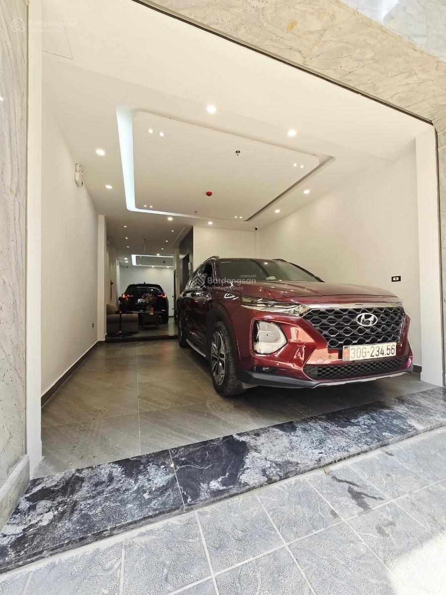 Đẹp từng cm! Bán nhà Trần Quốc Hoàn, Phân lô, Ô tô, 2 thoáng, Thang máy, Ngõ thông, 60m2*7T