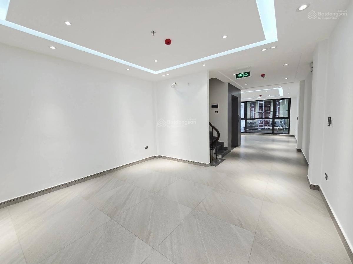 Đẹp từng cm! Bán nhà Trần Quốc Hoàn, Phân lô, Ô tô, 2 thoáng, Thang máy, Ngõ thông, 60m2*7T