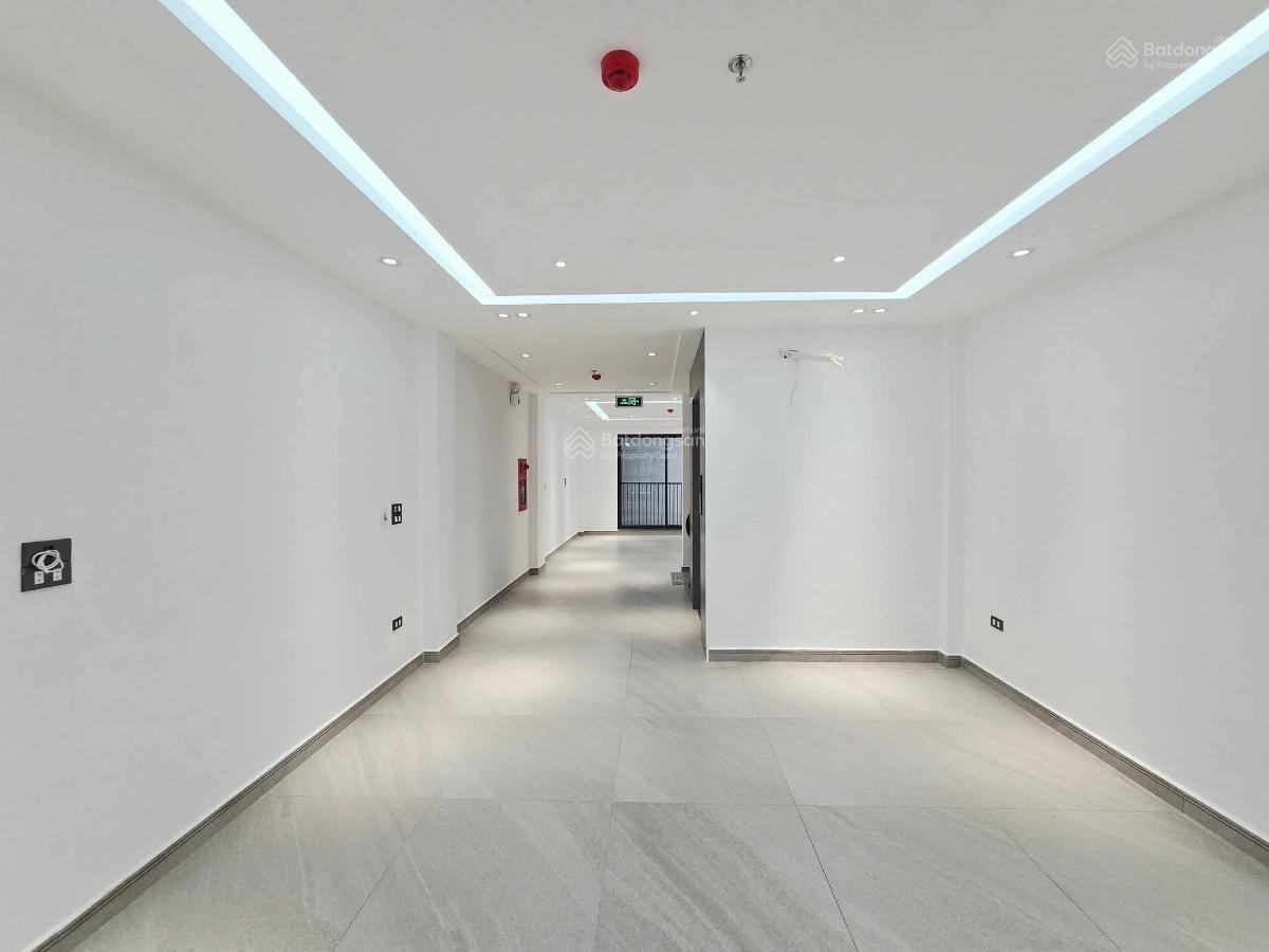 Đẹp từng cm! Bán nhà Trần Quốc Hoàn, Phân lô, Ô tô, 2 thoáng, Thang máy, Ngõ thông, 60m2*7T