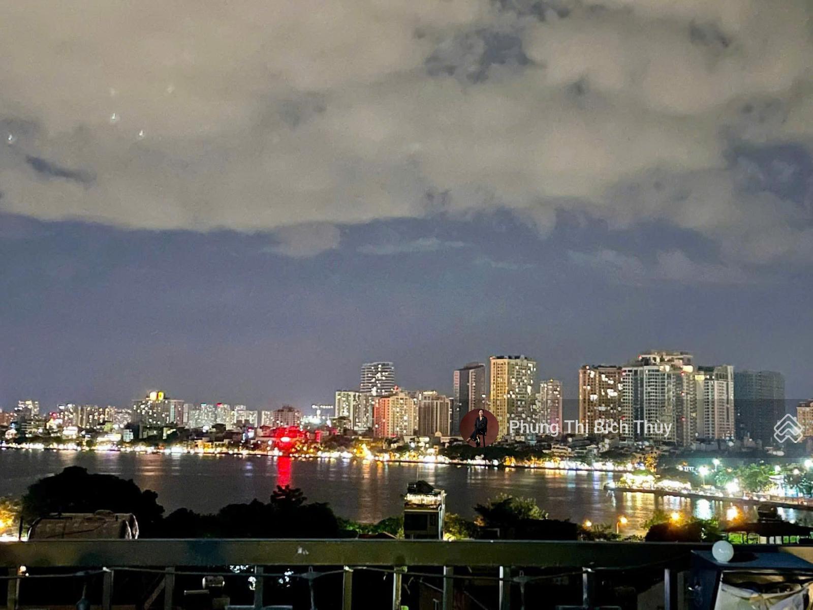 Bán tòa Apartment- phố Tô Ngọc Vân- view hồ Quảng Bá- giá rẻ- 130m2- 9 tầng- 12 phòng- 41.9 tỷ