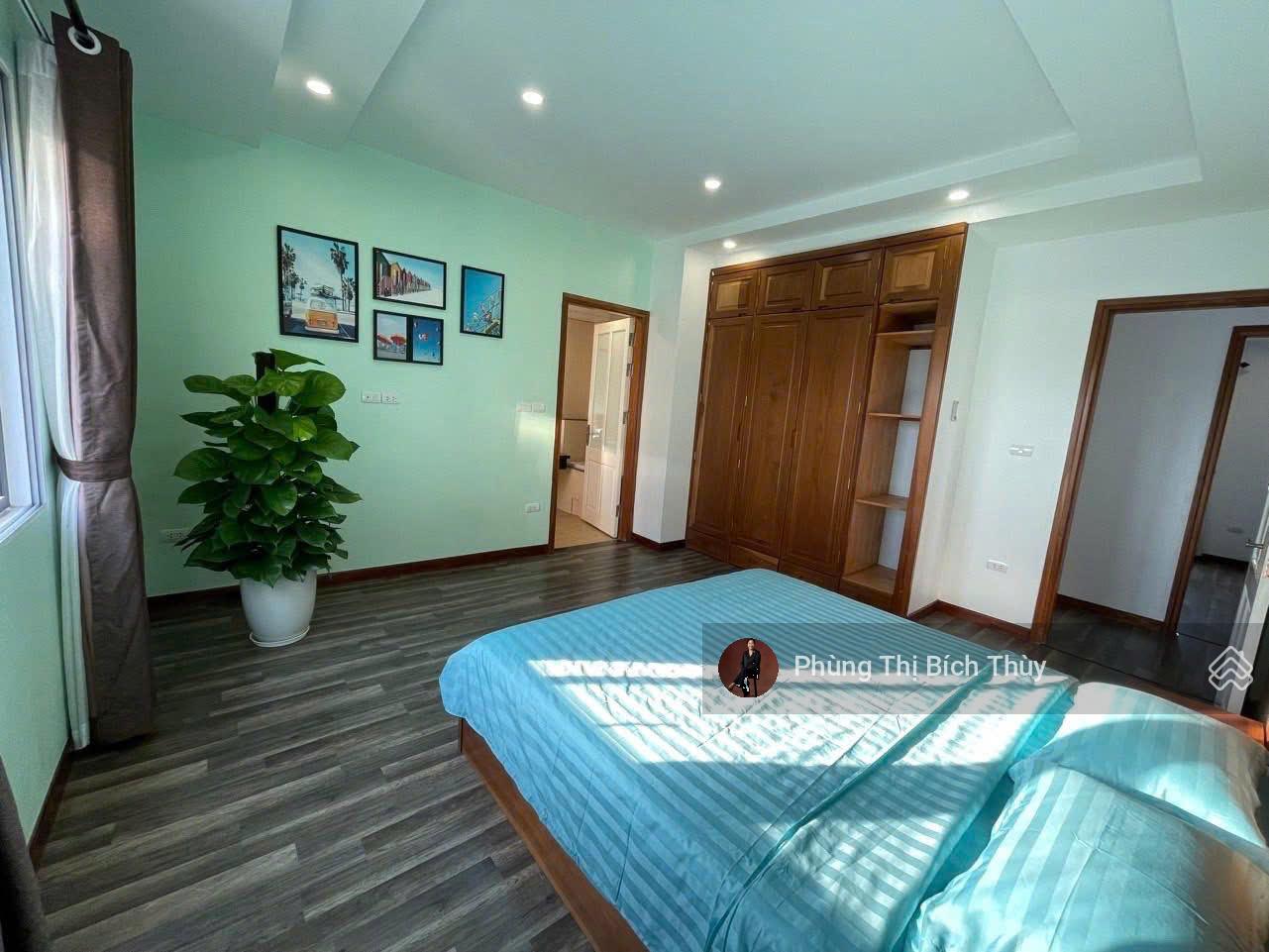 Bán tòa Apartment- phố Tô Ngọc Vân- view hồ Quảng Bá- giá rẻ- 130m2- 9 tầng- 12 phòng- 41.9 tỷ