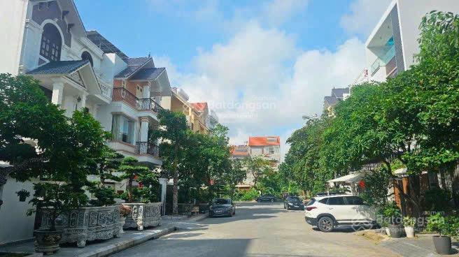 Bán biệt Thự 4 tầng diện tích 368m2 mặt tiền 20m KDT vương đào đường Lạc Long Quân- Tây Hồ- Hà Nội Bán biệt Thự 4 tầng diện tích 368m2 mặt tiền 20m KDT vương đào đường Lạc Long Quân- Tây Hồ- Hà Nội