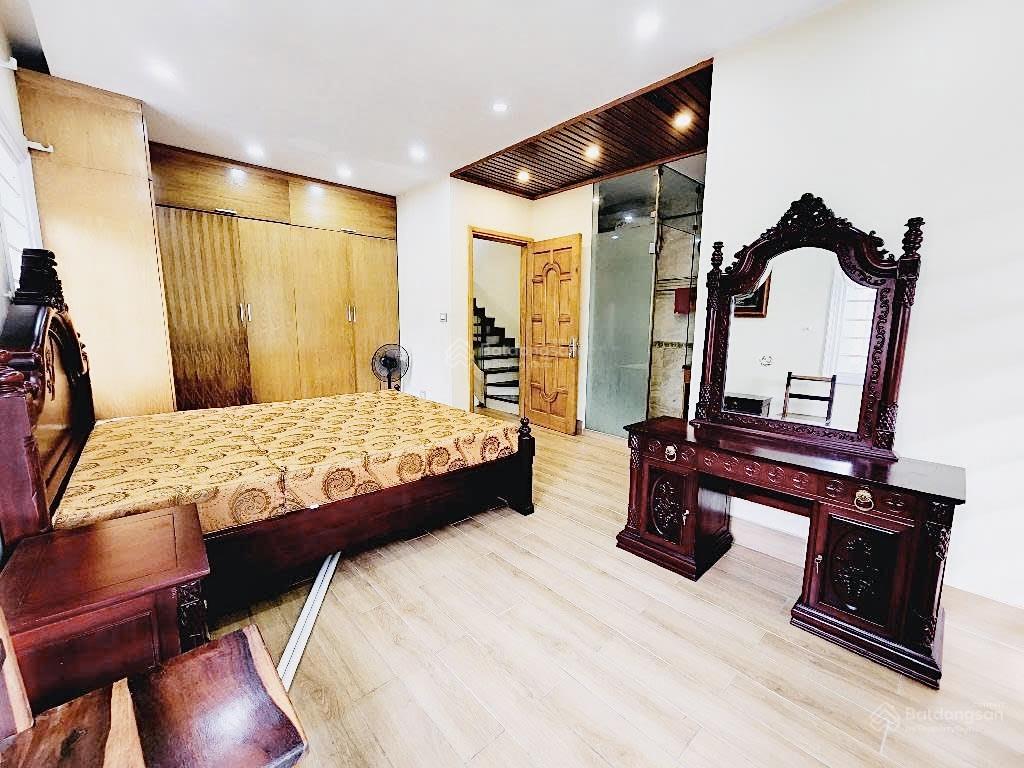 Hiếm! Giá đầu tư. Bán biệt thự Việt Hưng, DT 221m2 x 11m. Giá 51 tỷ. sân vườn, vỉa hè, ô tô đỗ