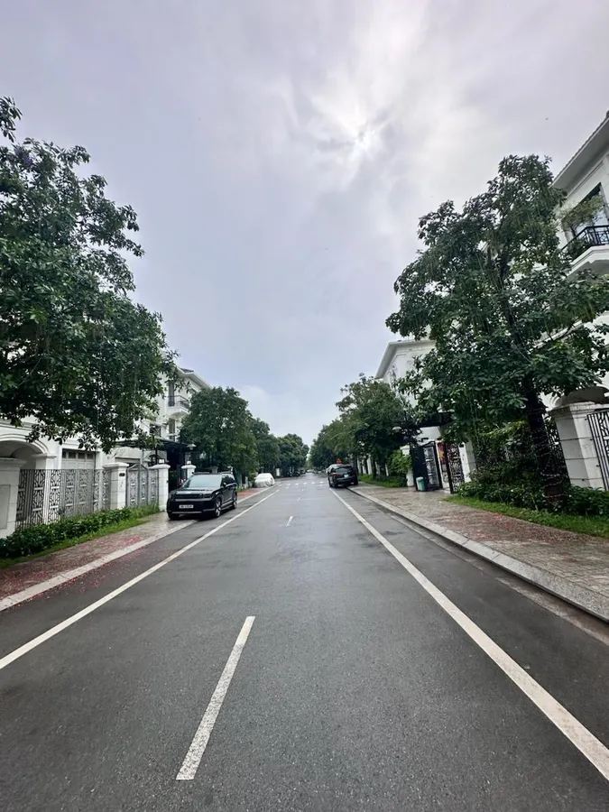 Bán biệt thự đơn lập Vinhomes Riverside Long Biên, Hà Nội: 414m2, nội thất siêu đẹp. 139 tỷ TL