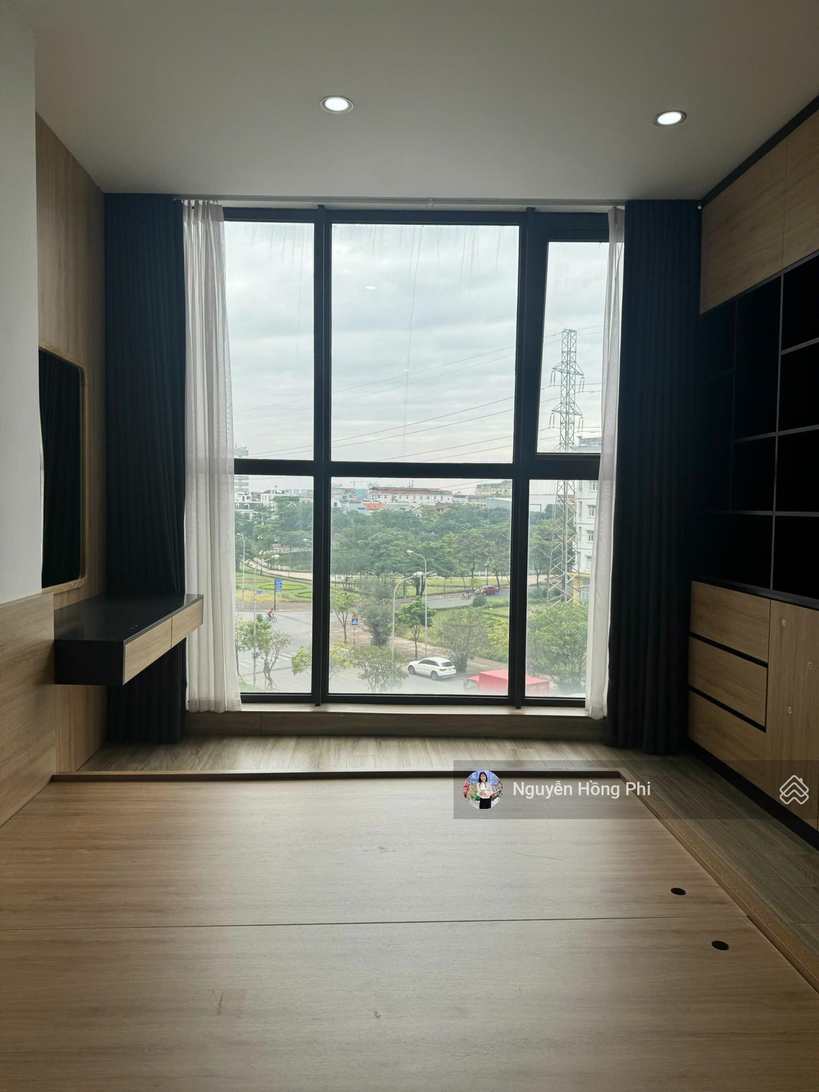 Chính chủ bán CH 85m view Hồ Sài Đồng, cạnh Vinhomes giá 7 tỷ bao thuế phí, sẵn sổ, hỗ trợ vay