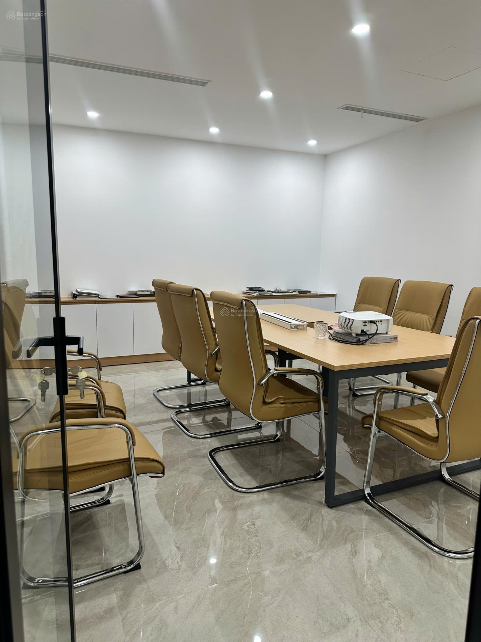 Cho thuê nguyên tầng 100m2, mặt tiền đường Xuân Tảo, Nguyễn Văn Huyên kéo dài, để xe ôtô thoải mái