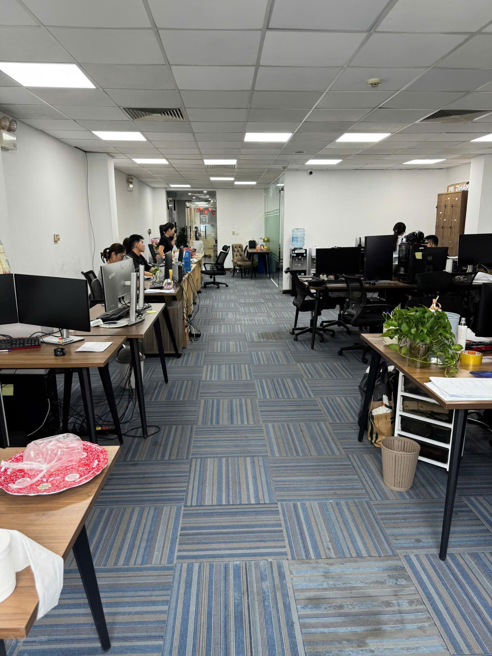 Cho thuê sàn văn phòng mặt phố Nguyễn Du 120m, ngang 8m, mới đẹp, giá rẻ chỉ 26tr