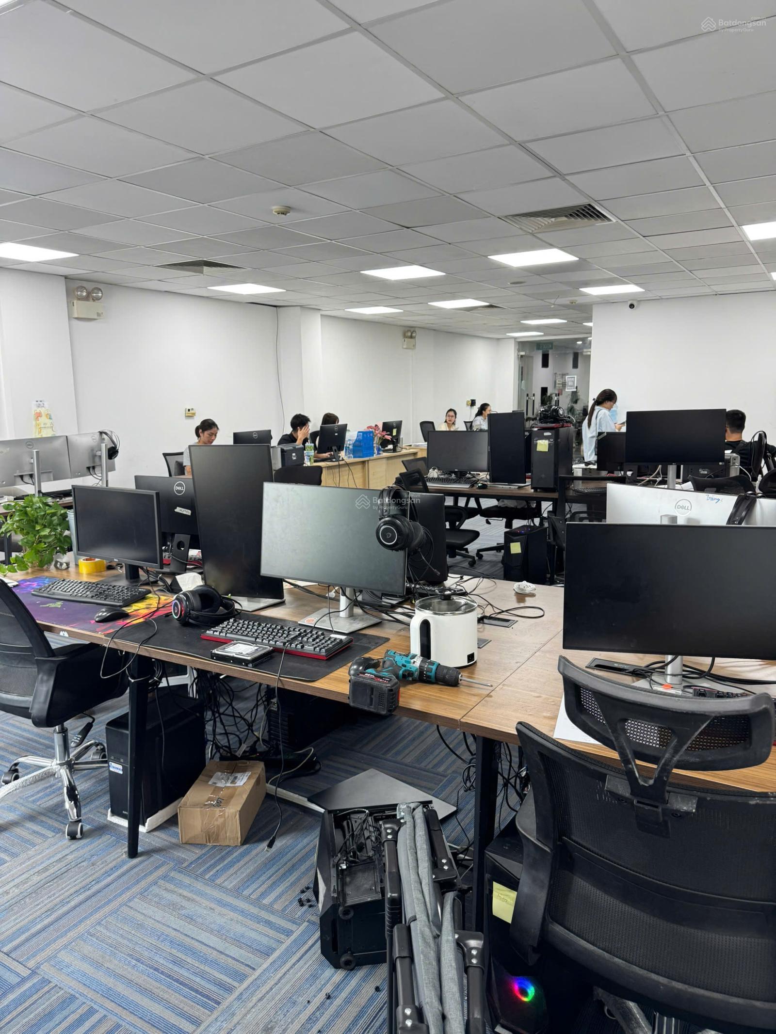 Cho thuê sàn văn phòng mặt phố Nguyễn Du 120m, ngang 8m, mới đẹp, giá rẻ chỉ 26tr