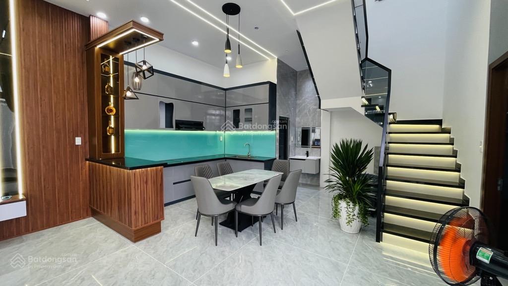 Bán căn biệt thự mini 2 tầng, diện tích 9,2 x 10m, Đặng Thúc Vịnh, Hóc Môn, giá 6,2 tỷ