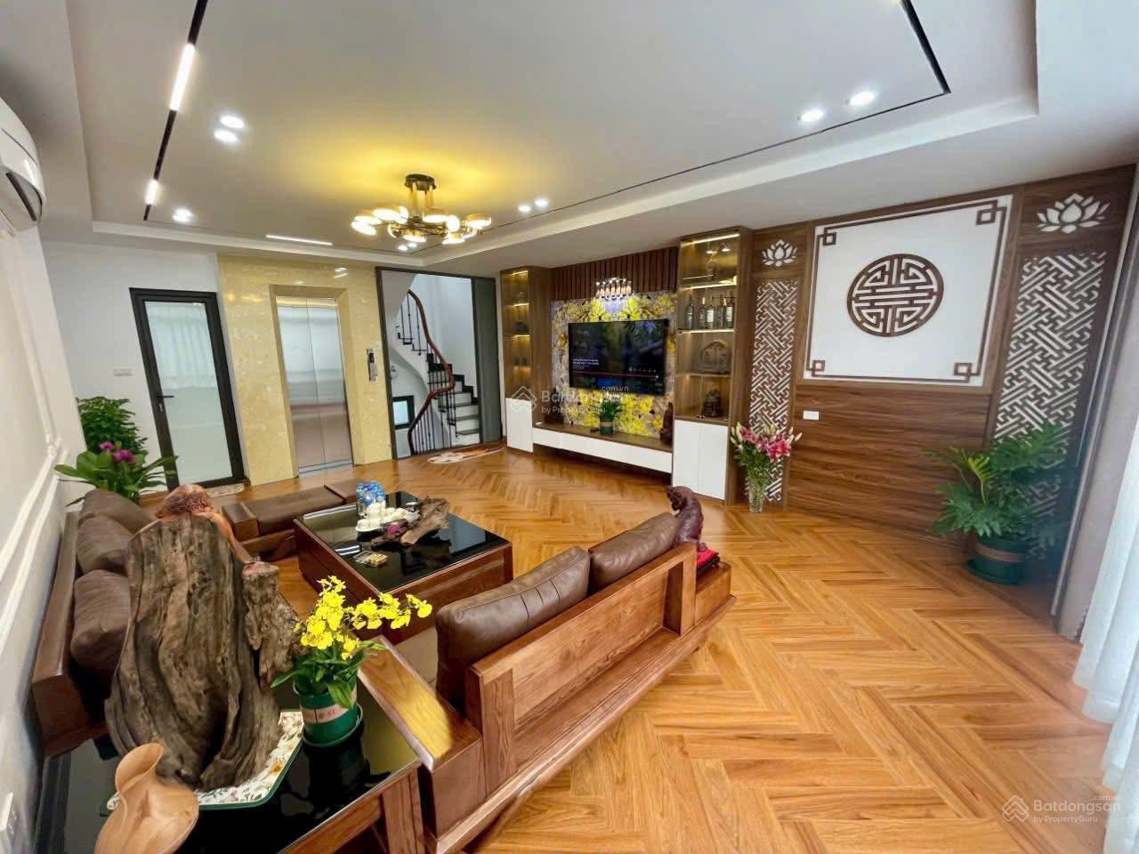 Bán nhà riêng Nguyễn Khánh Toàn 43m2, 6 tầng thang máy, ô tô, ngõ thông kinh doanh, full nội thất