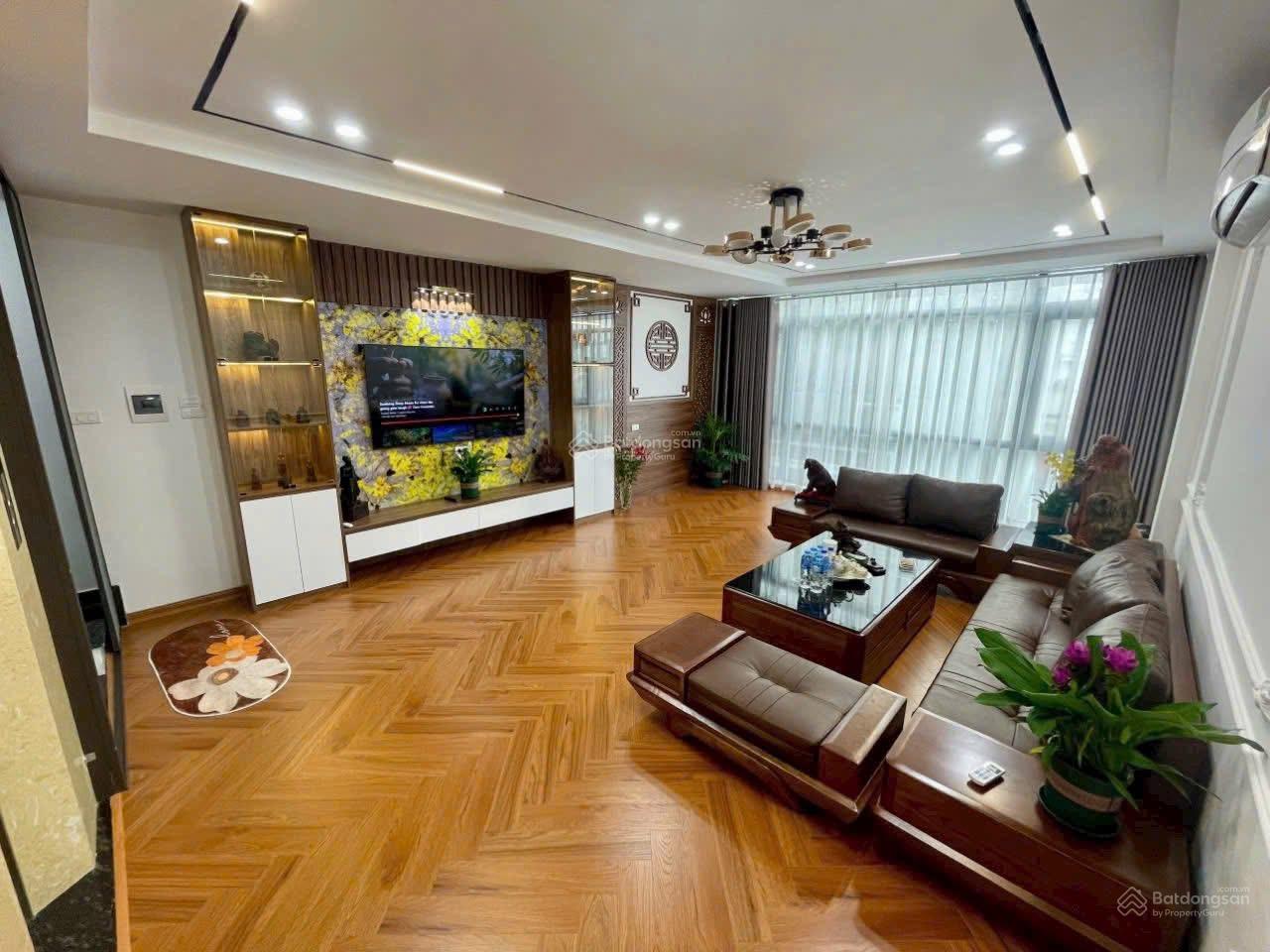 Bán nhà riêng Nguyễn Khánh Toàn 43m2, 6 tầng thang máy, ô tô, ngõ thông kinh doanh, full nội thất