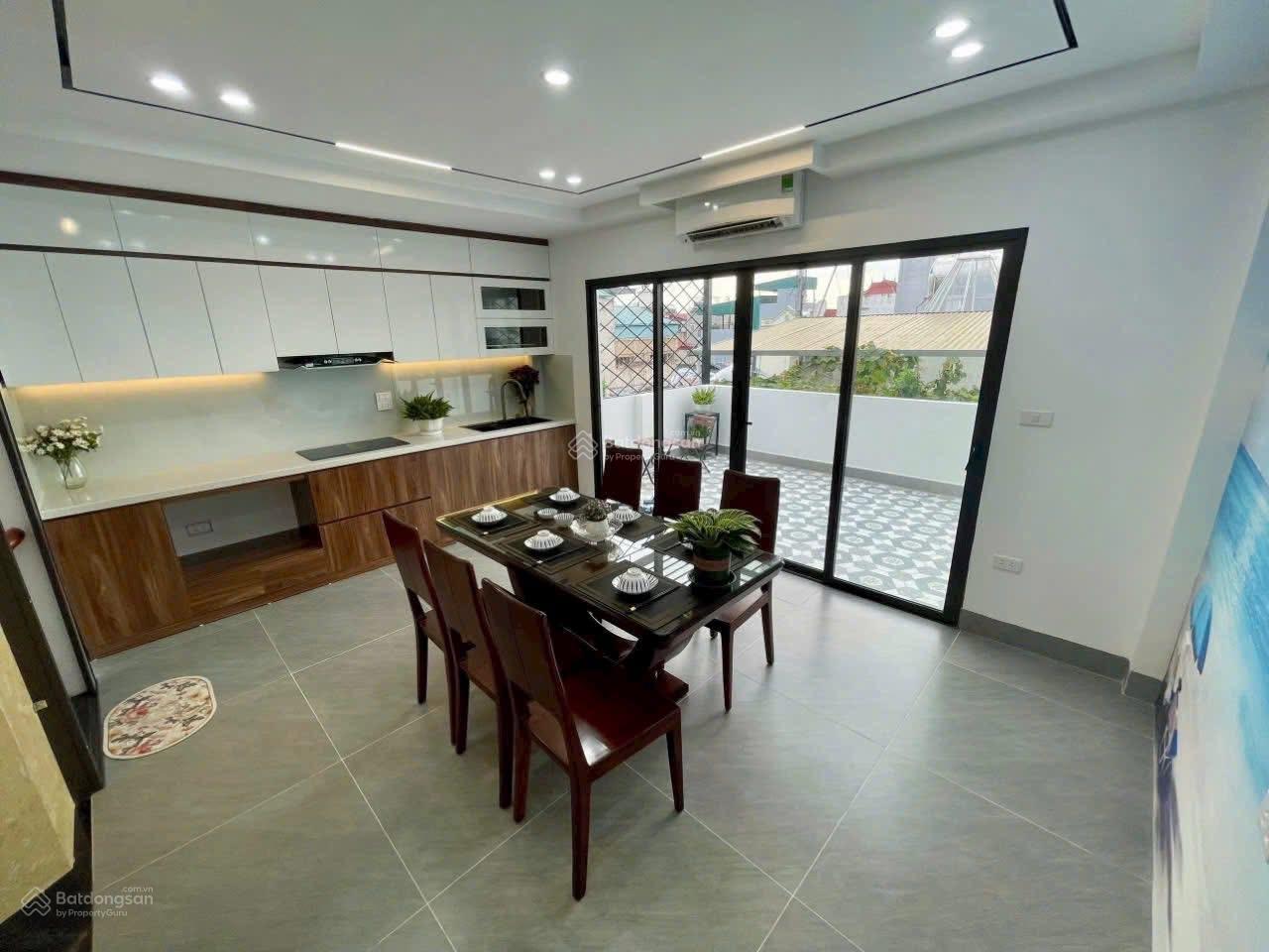 Bán nhà riêng Nguyễn Khánh Toàn 43m2, 6 tầng thang máy, ô tô, ngõ thông kinh doanh, full nội thất