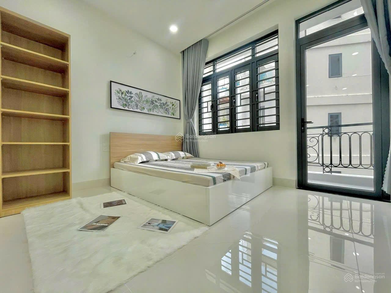 CHO THUÊ PHÒNG BAN CÔNG TO, TÁCH BẾP - THÍCH QUẢNG ĐỨC, QUẬN PHÚ NHUẬN GẦN Q1,Q3,Q10, Q5,BÌNH THẠNH