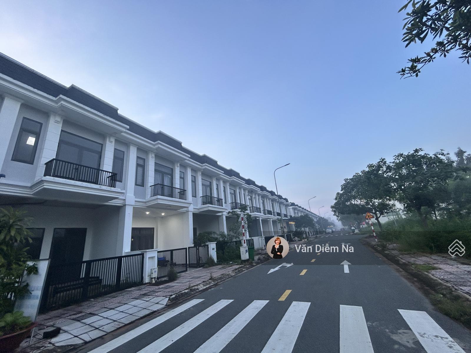 Căn góc 2 mặt tiền tại D5, The Sol City 3,5 tỷ, 75m2, đã hoàn công, SHR , view công viên